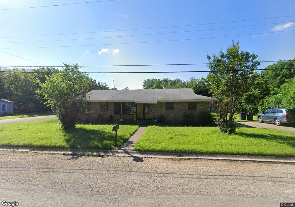 507 W Lone Star Ave, Cleburne, TX 76033 - photo 1