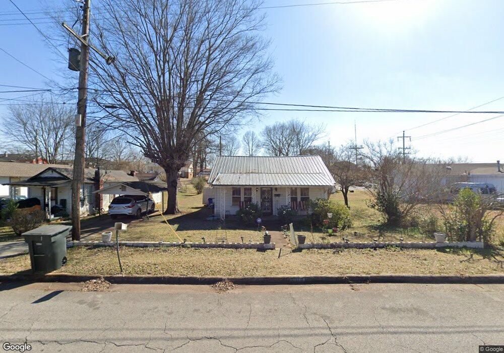 708 E Limestone St, Florence, AL 35630 - photo 1