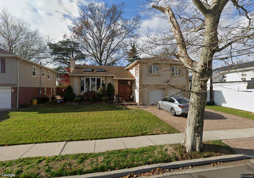 829 Plainfield Ln, Valley Stream, NY 11581 - photo 1