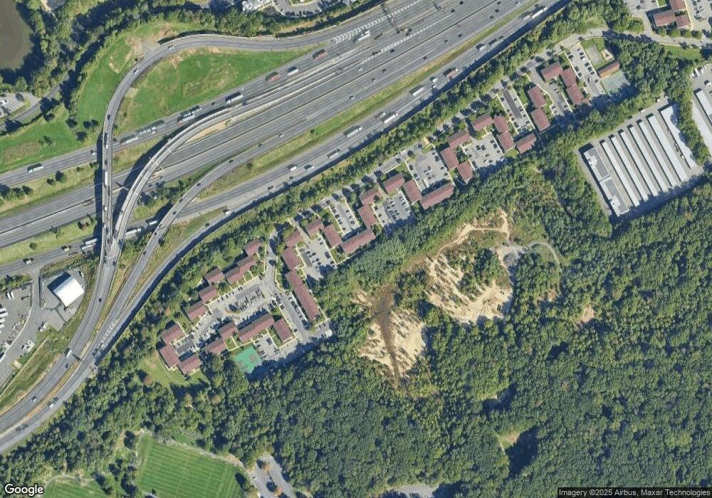 618 Cricket Ln, Woodbridge, NJ 07095 - photo 1