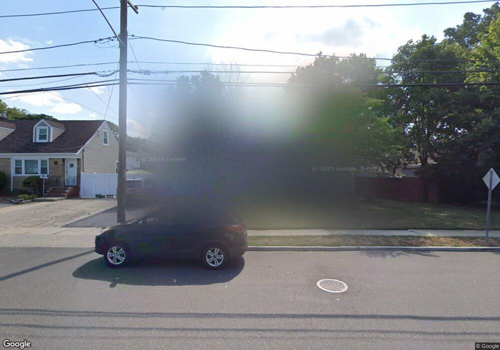 569 Hempstead Gardens Dr, W. Hempstead, NY 11552 - photo 1