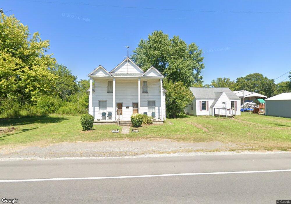 812 W Poplar St, Harrisburg, IL 62946 - photo 1