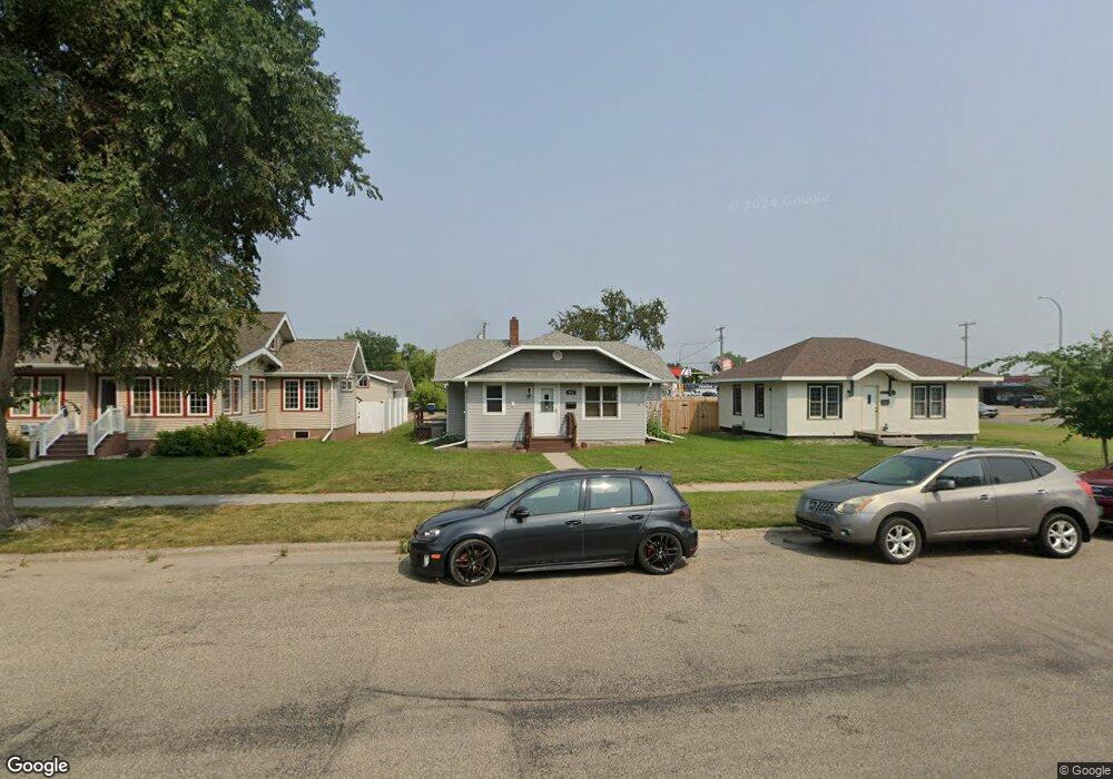 911 3rd Ave SE, Jamestown, ND 58401 - photo 1