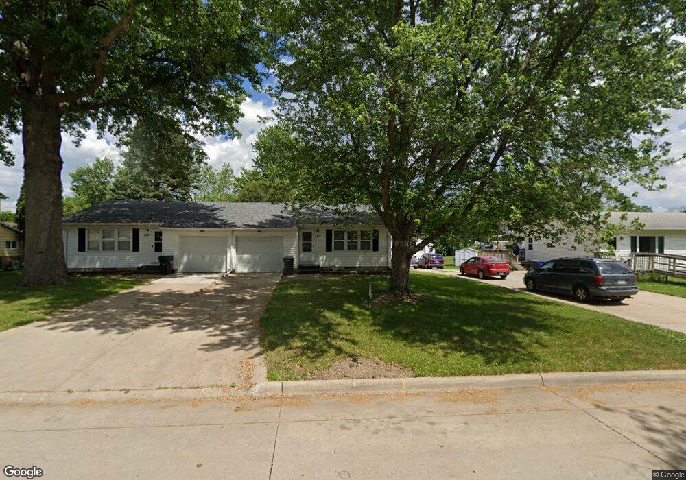 211 N Genevieve St unit 213, Cedar Falls, IA 50613 - photo 1