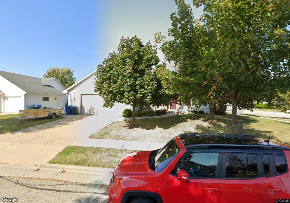 121 Hidden Ridges Cir, Combined Locks, WI 54113 - photo 1