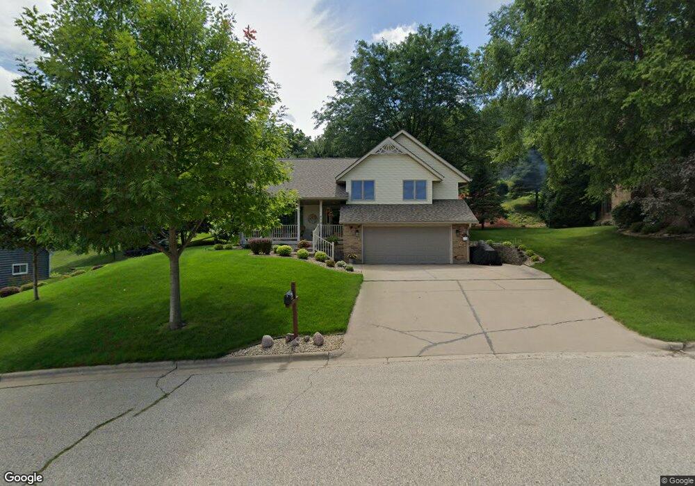 409 N Hill St, La Crescent, MN 55947 - photo 1