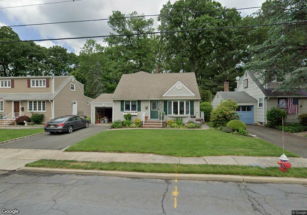 704 Pinewood Rd, Union, NJ 07083 - photo 1