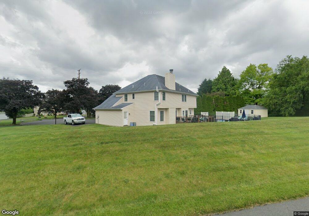 1815 Lamplighter Dr, Macungie, PA 18062 - photo 1