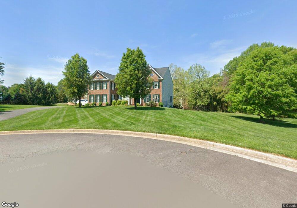 11003 E Oaks Ct, Oakton, VA 22124 - photo 1