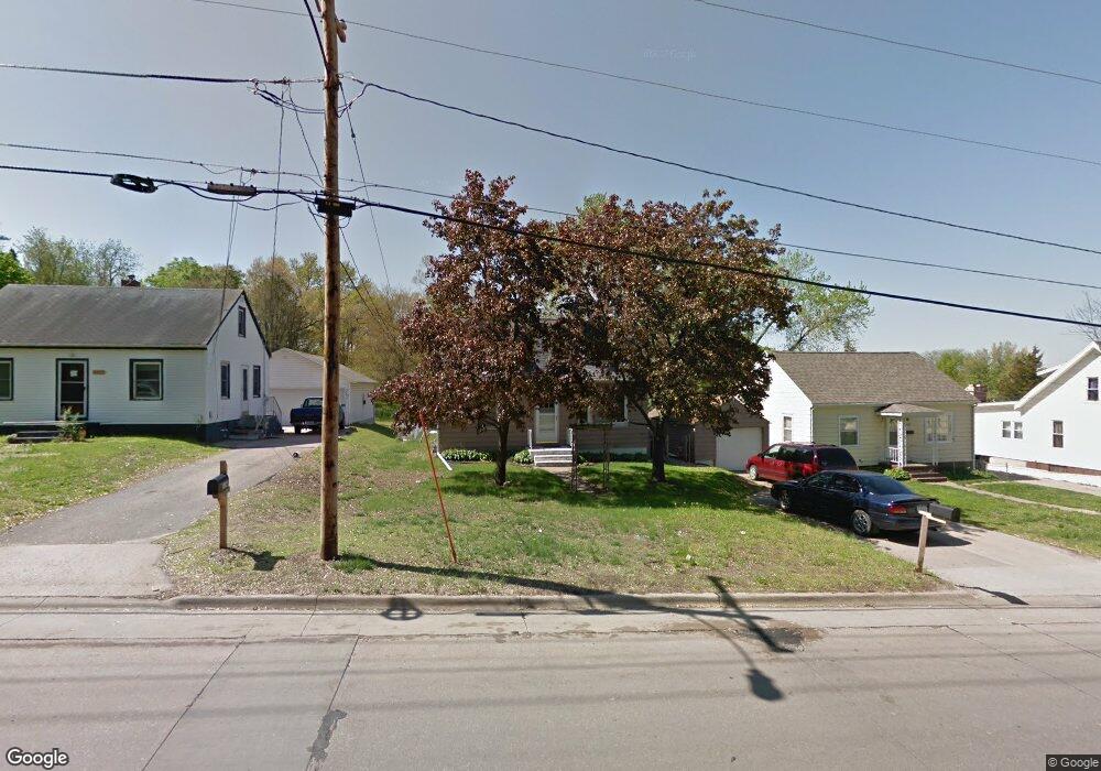 2152 C St SW, Cedar Rapids, IA 52404 - photo 1