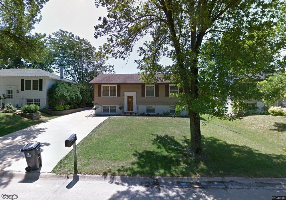 3529 Dunham Dr SW, Cedar Rapids, IA 52404 - photo 1