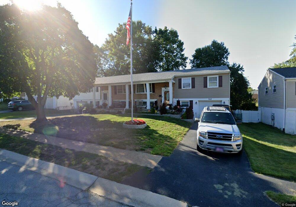 745 Plumtree Ln, Claymont, DE 19703 - photo 1