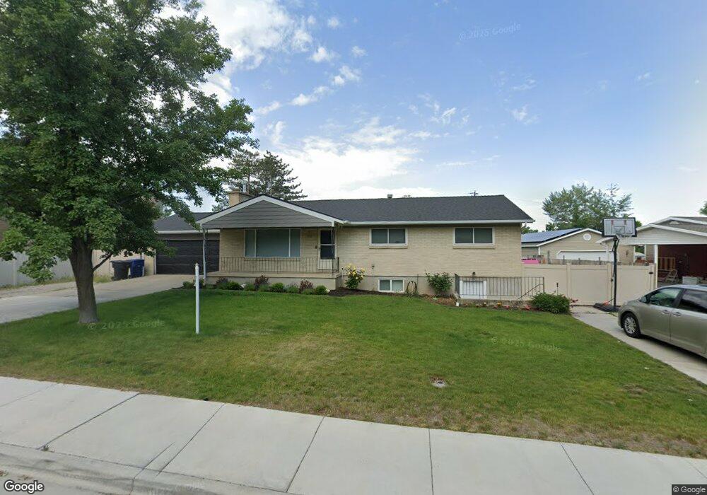 8560 S Mesa Dr, Sandy, UT 84093 - photo 1