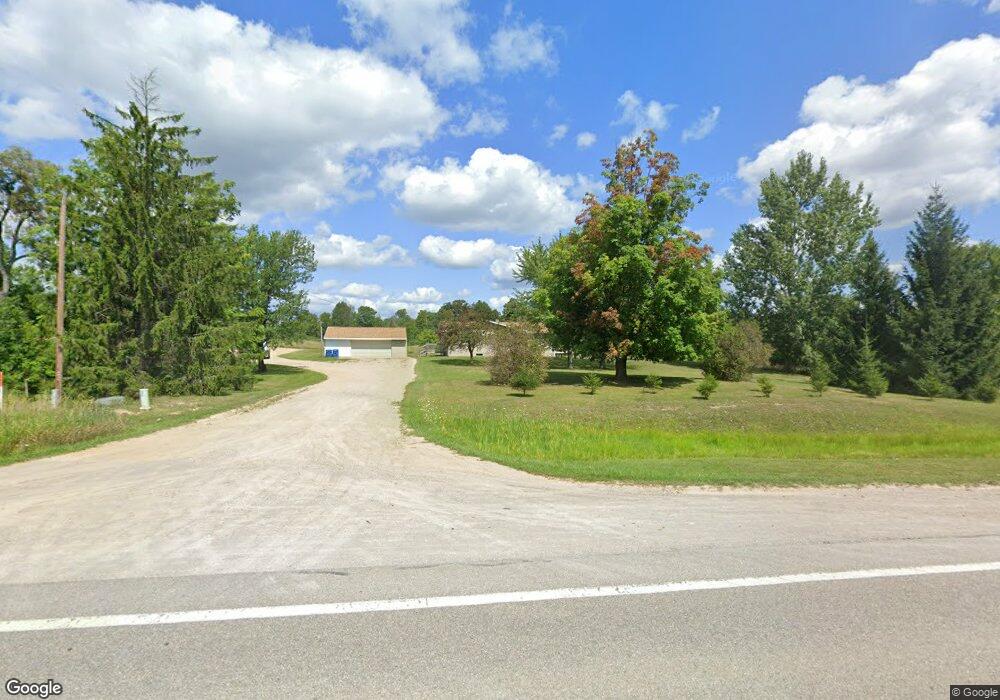 9811 E Gladwin Rd, Gladwin, MI 48624 - photo 1