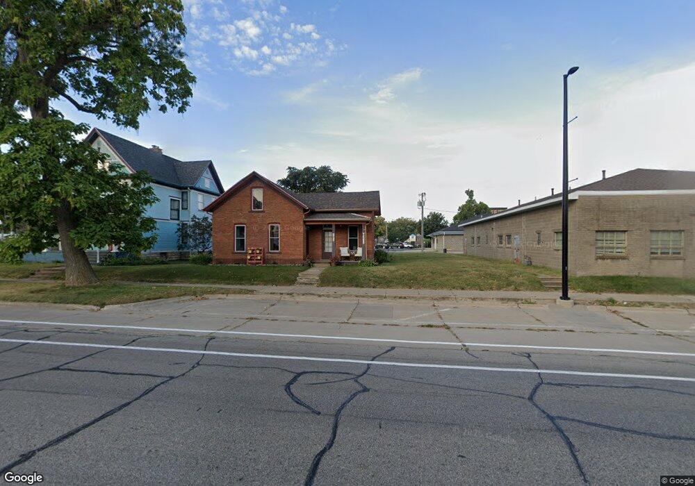 620 1st St SW, Cedar Rapids, IA 52404 - photo 1