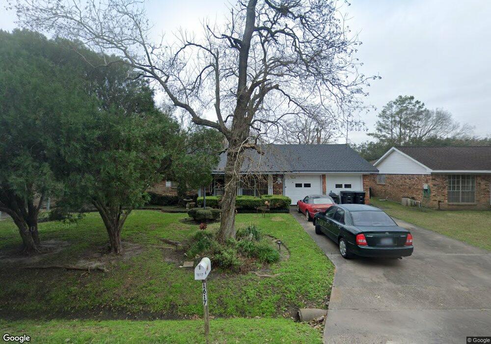 1617 Alta Vista Dr, Alvin, TX 77511 - photo 1