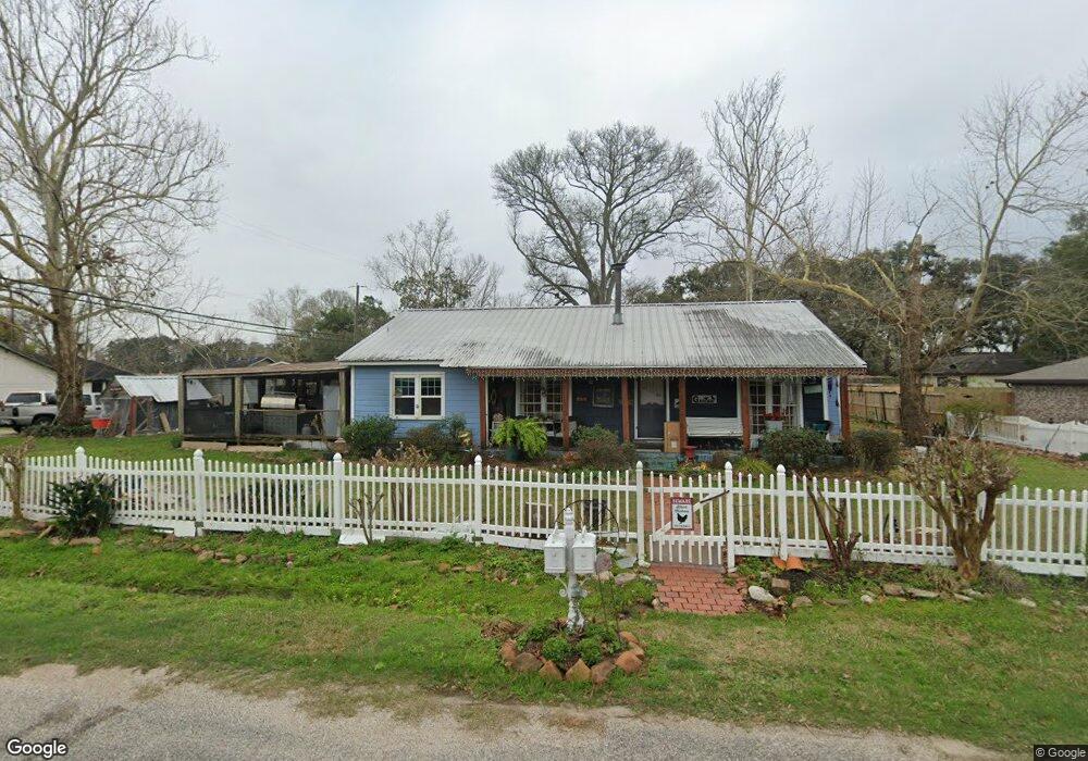 1105 W Sidnor St, Alvin, TX 77511 - photo 1