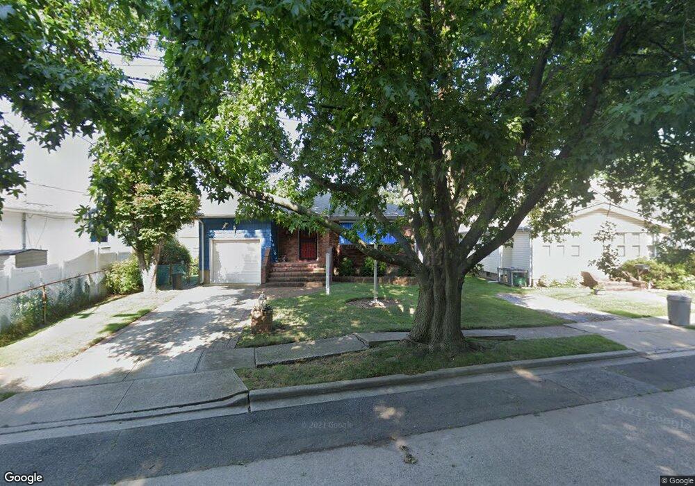 2011 Seamans Neck Ct, Seaford, NY 11783 - photo 1