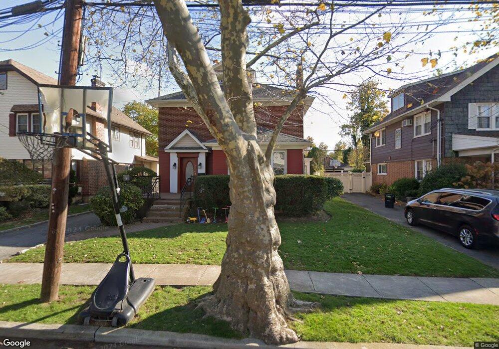 819 Hampton Rd, Woodmere, NY 11598 - photo 1