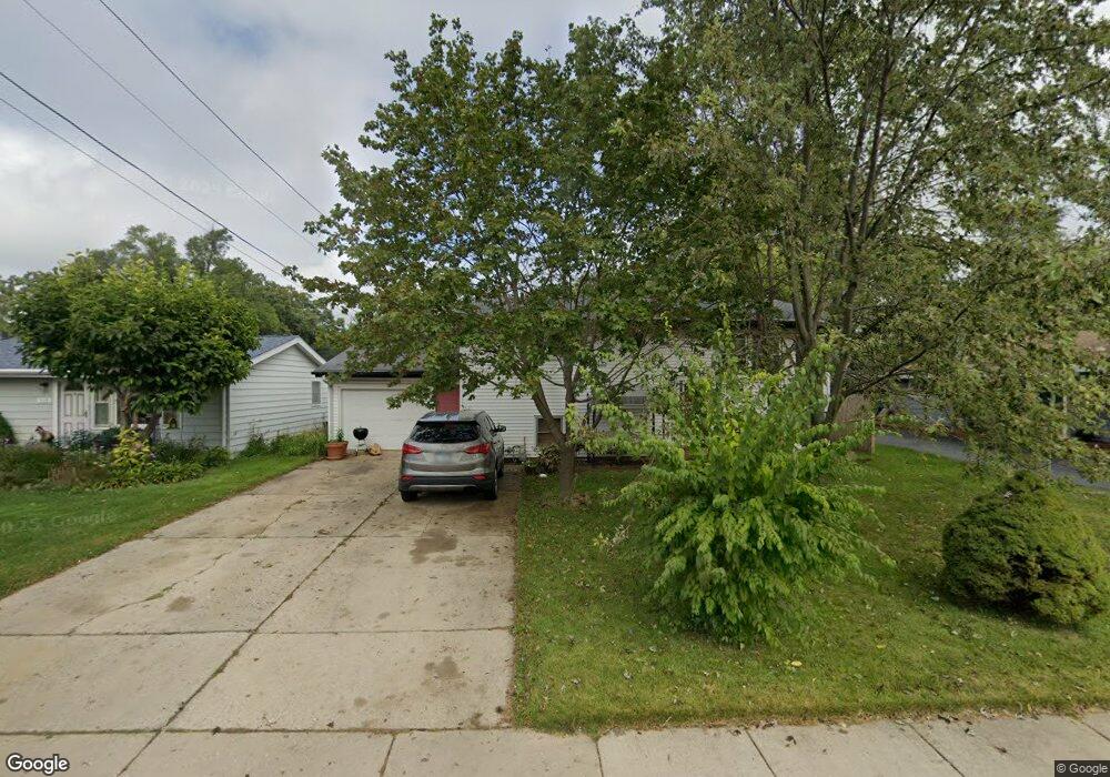 522 Apache Ave, Carpentersville, IL 60110 - photo 1