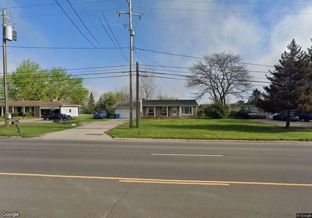 3070 W Hill Rd, Flint, MI 48507 - photo 1