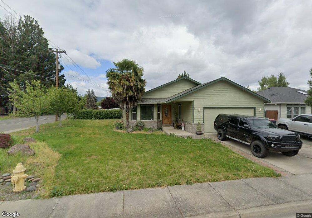 1379 Greentree Way, Central Point, OR 97502 - photo 1