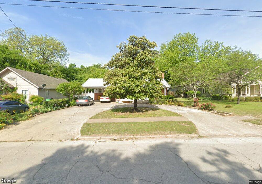 917 N Dixon St, Gainesville, TX 76240 - photo 1