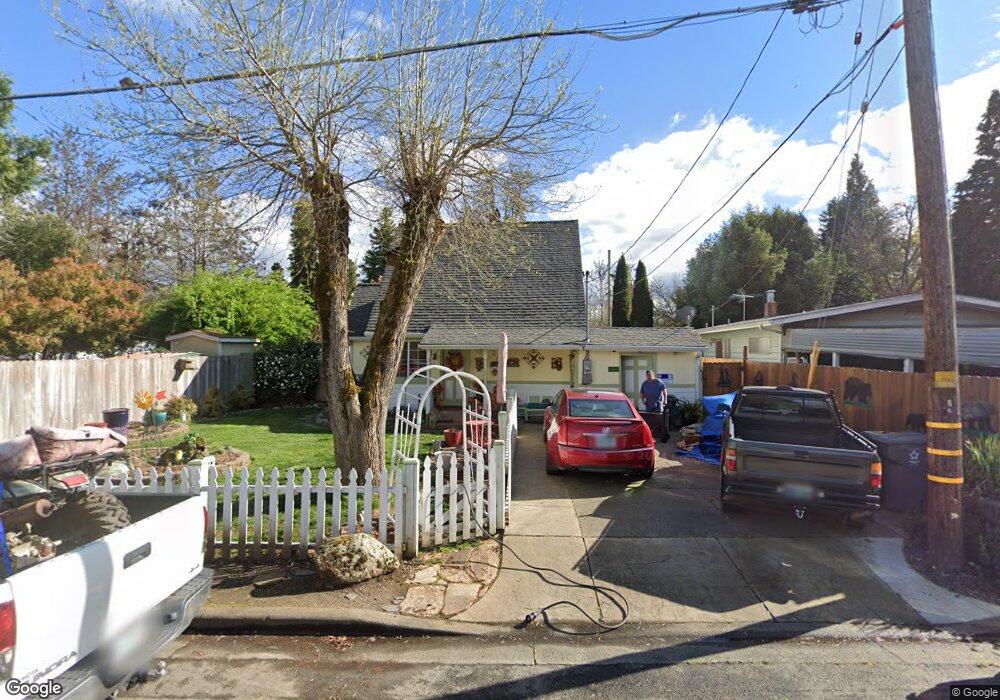 201 Lewis Ave, Grants Pass, OR 97527 - photo 1