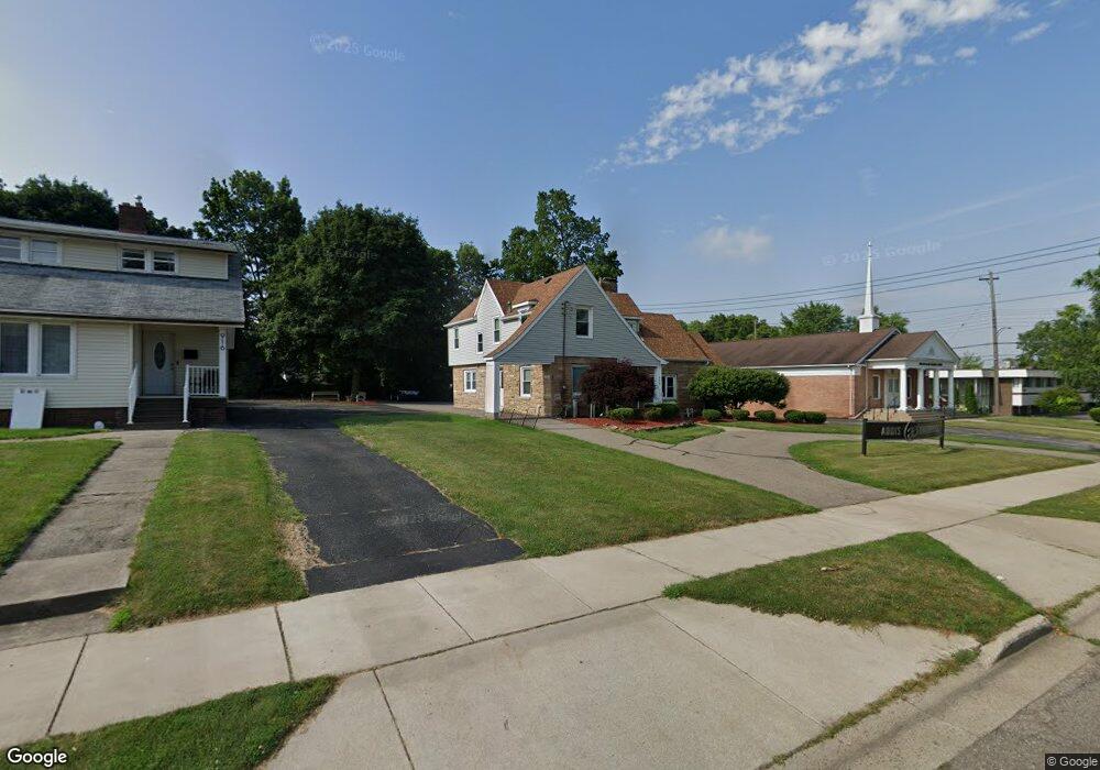 908 E Mount Hope Ave, Lansing, MI 48910 - photo 1