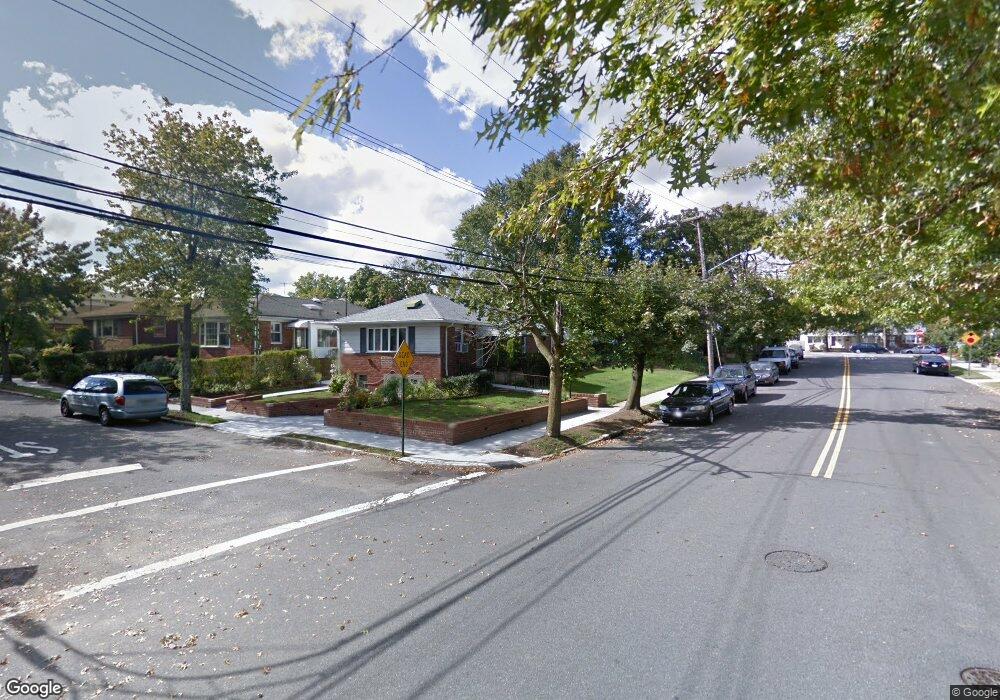 5704 260th St, Little Neck, NY 11362 - photo 1