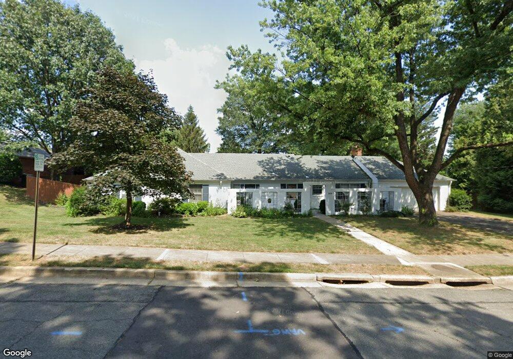 301 Crown View Dr, Alexandria, VA 22314 - photo 1