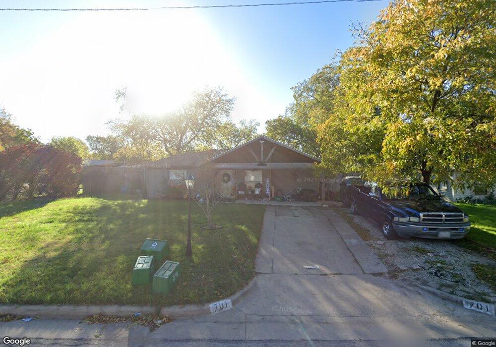 701 SW Dallas St, Grand Prairie, TX 75051 - photo 1