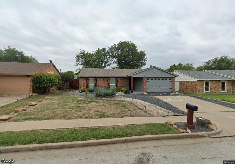 7426 Sandhurst Ln N, North Richland Hills, TX 76182 - photo 1