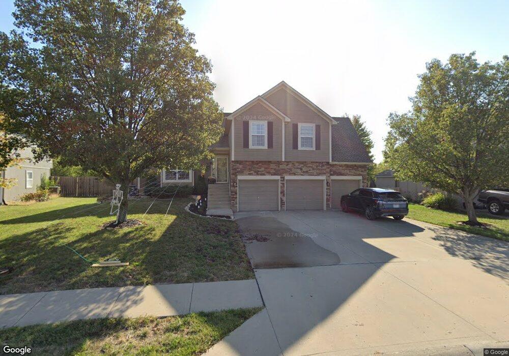 407 Eagle Glen Dr, Raymore, MO 64083 - photo 1