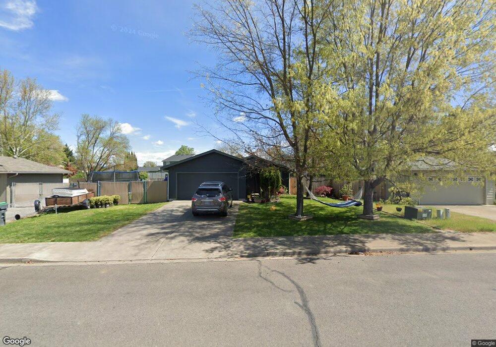 557 Glenn Way, Central Point, OR 97502 - photo 1