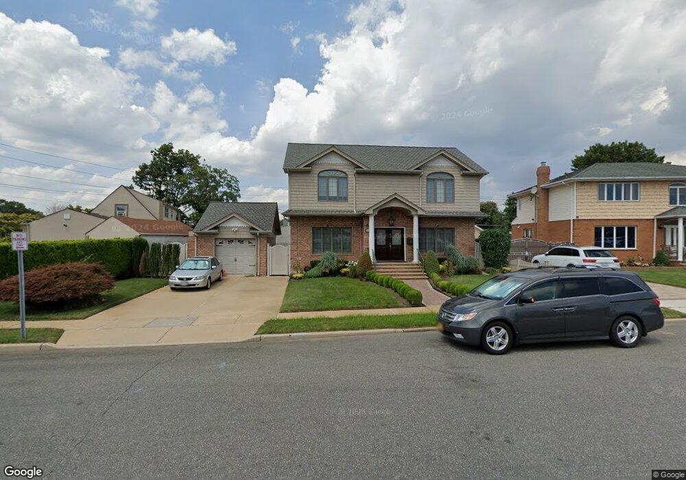 1140 Park Ln N, Franklin Square, NY 11010 - photo 1