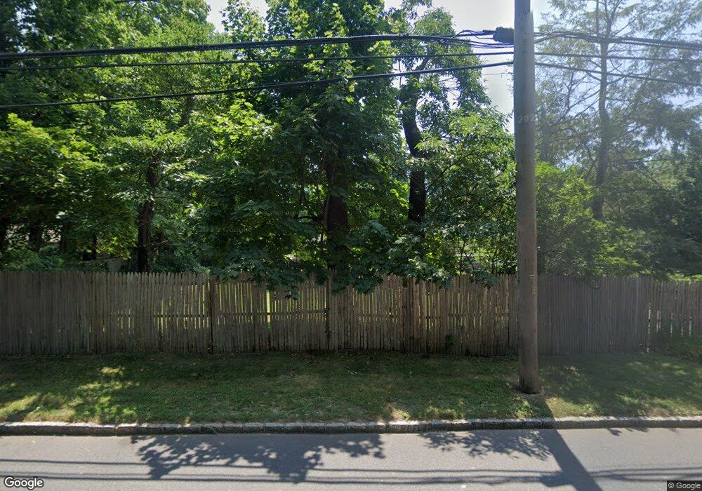 20 Barkers Point Rd, Port Washington, NY 11050 - photo 1