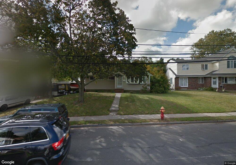 1658 Meadowbrook Rd, Merrick, NY 11566 - photo 1