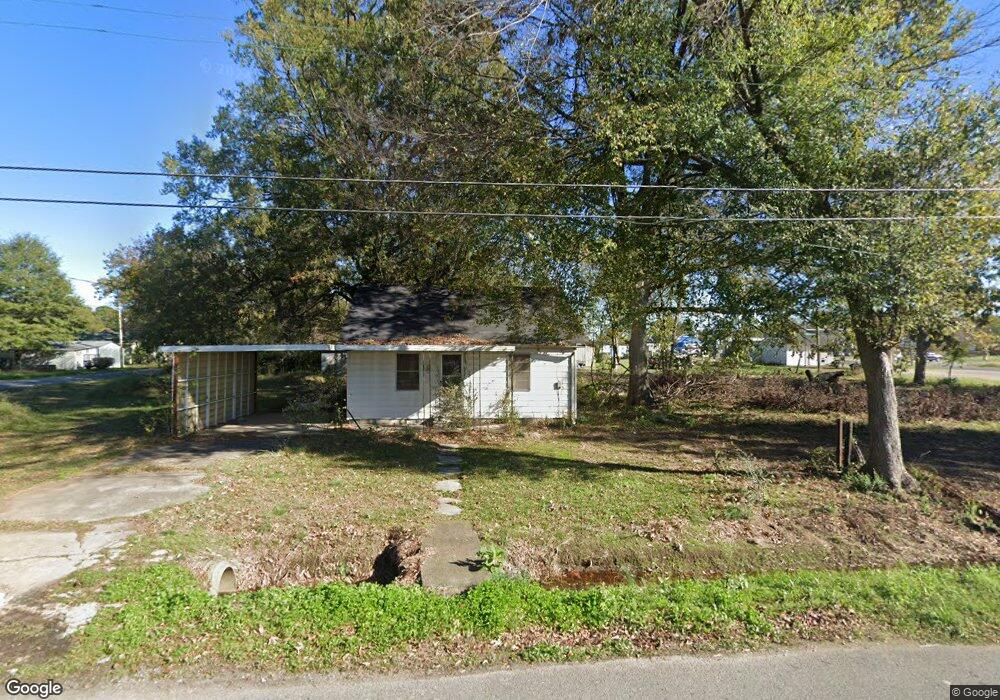 908 N Maple St, Stuttgart, AR 72160 - photo 1