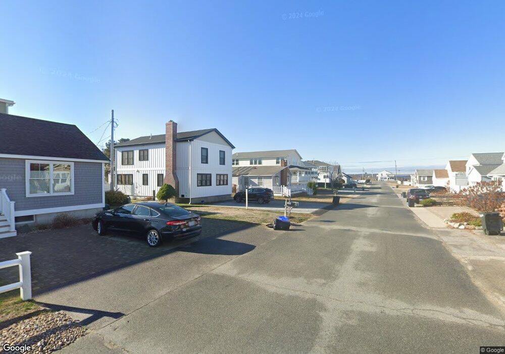 552 Hudson St, Seabrook, NH 03874 - photo 1