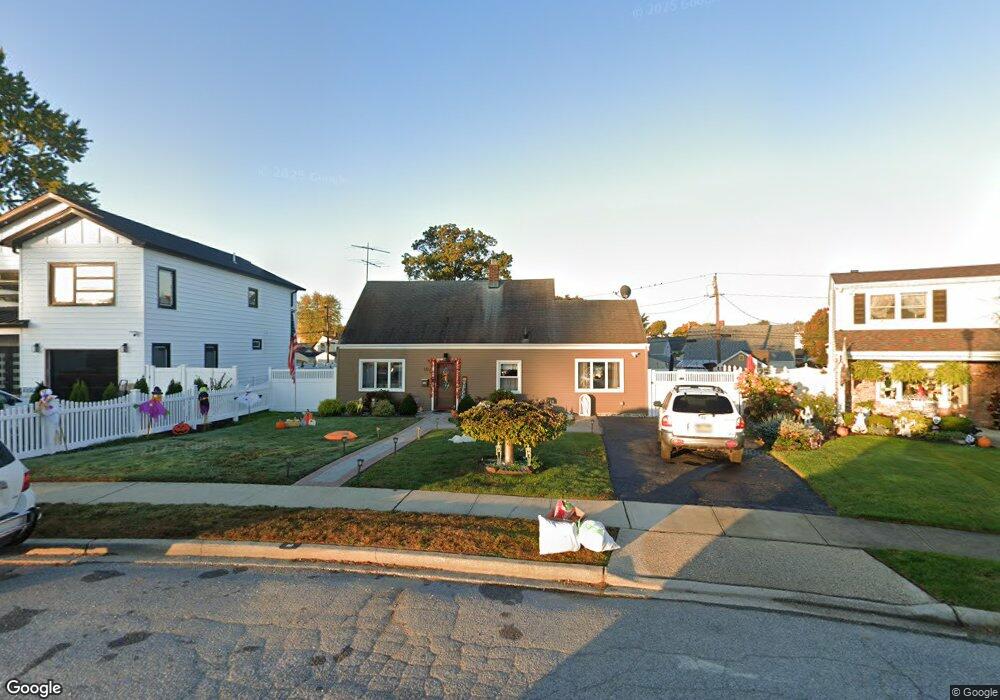 10 Clay Ln, Levittown, NY 11756 - photo 1