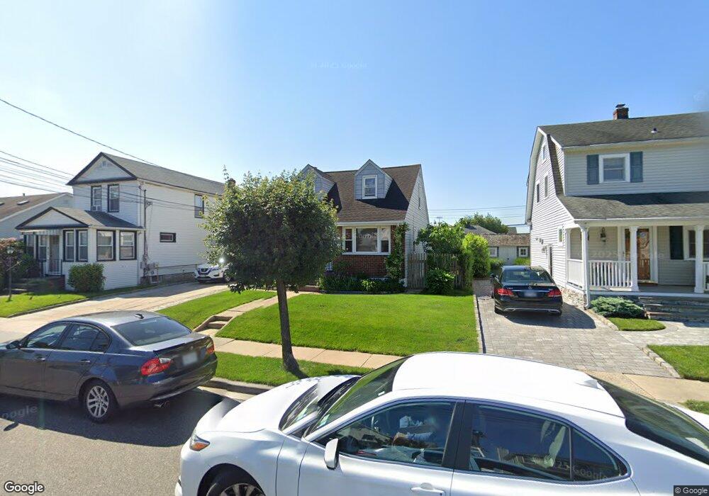 91 Dow Ave, Mineola, NY 11501 - photo 1