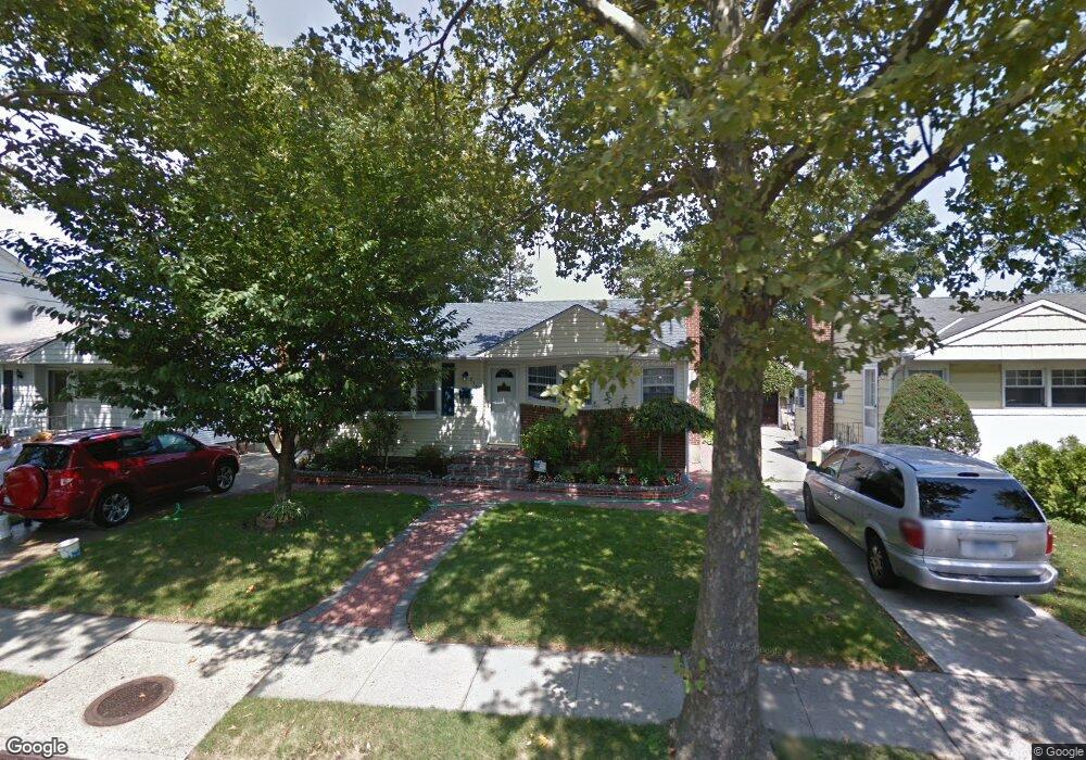 230 Marcus Ave, New Hyde Park, NY 11040 - photo 1