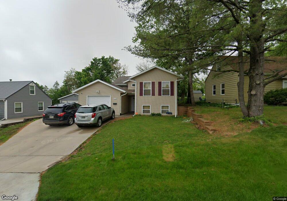 2123 Chandler St SW, Cedar Rapids, IA 52404 - photo 1