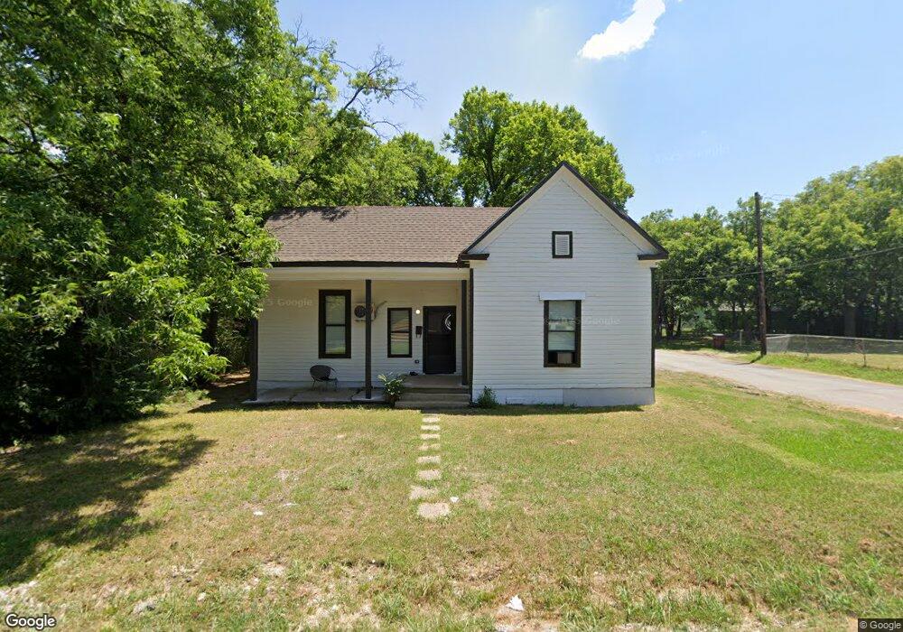 718 Pine St, Bonham, TX 75418 - photo 1