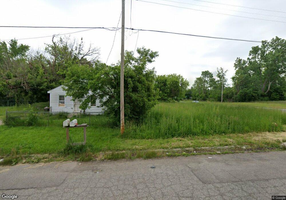 1330 W Juliah Ave, Flint, MI 48505 - photo 1