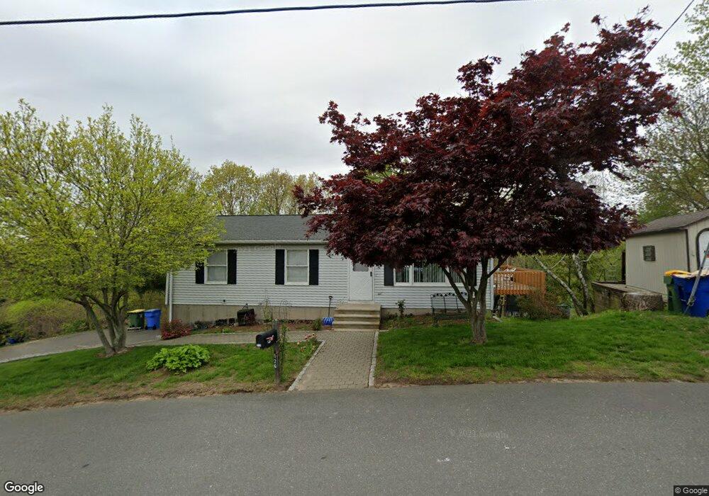 126 Horseshoe Dr, Waterbury, CT 06706 - photo 1
