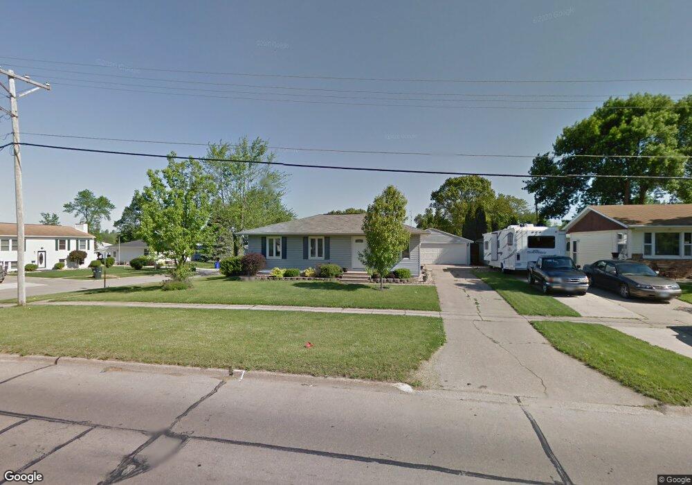 5018 E Ave NW, Cedar Rapids, IA 52405 - photo 1