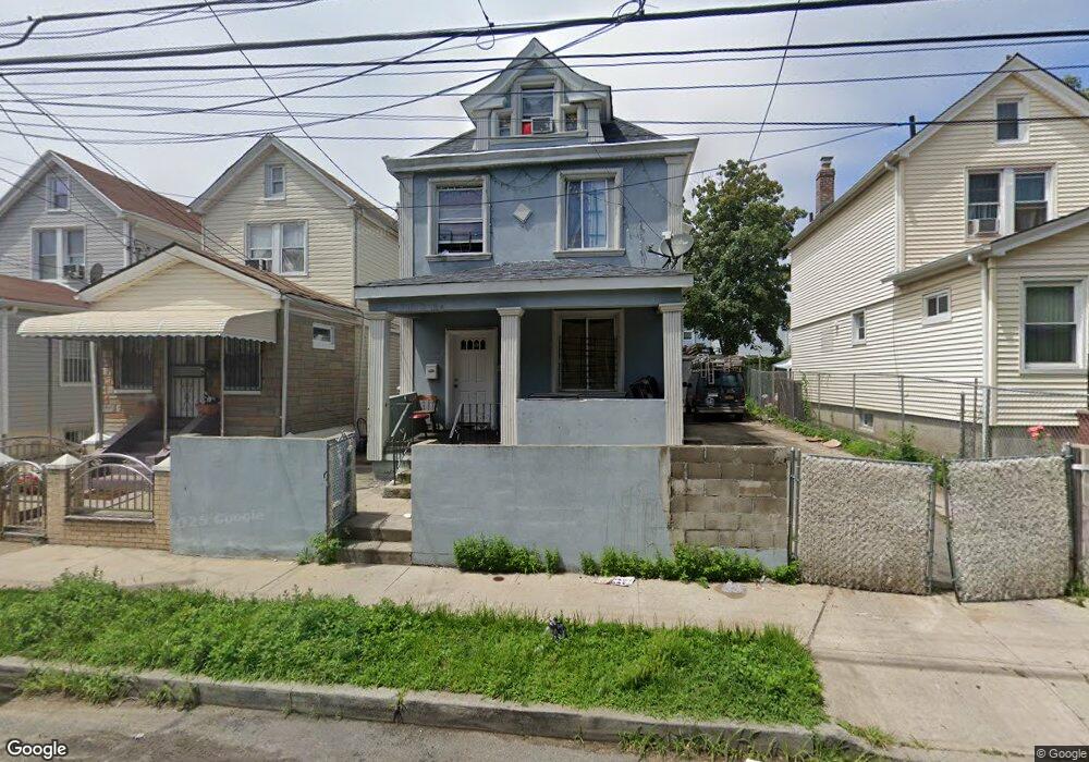 15075 116th Rd, Jamaica, NY 11434 - photo 1