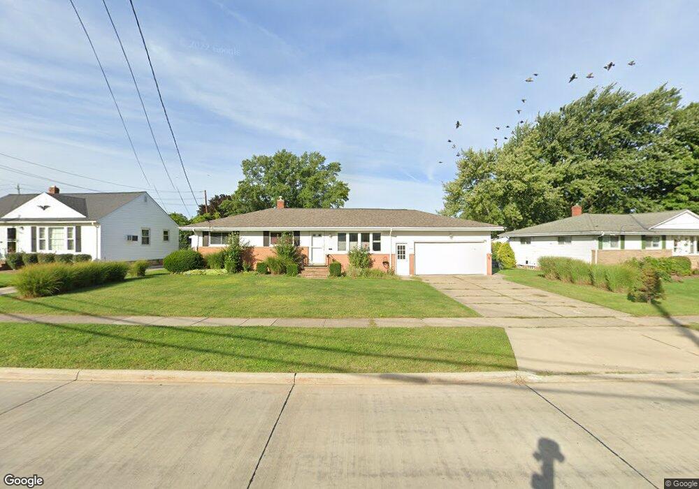 2126 E 290th St, Wickliffe, OH 44092 - photo 1